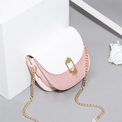

Female Korean fashion chain with one shoulder colliding colorful saddle pack