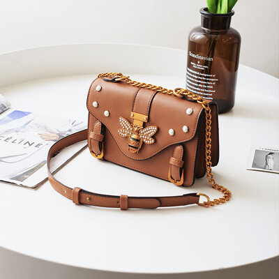 

Women Messenger Bag Fashion Brand Designer Retro Bee Honeybee Decor Rivet Shoulder Bag for Ladies Vintage Cute Crossbody Bag