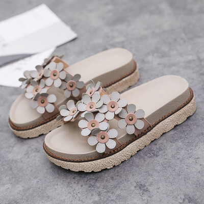 

Sandals for women wearing flat-soled fashion outdoors in summer
