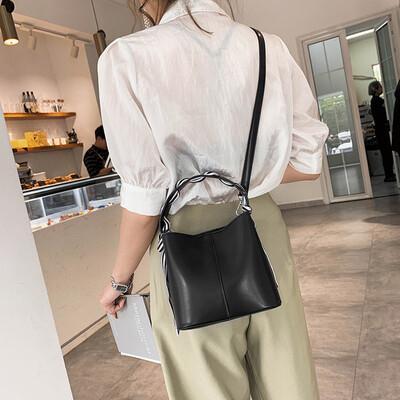 

Tailored Womens High-end Bag Wild Messenger Bag Individual Scarf Fashion Handbag