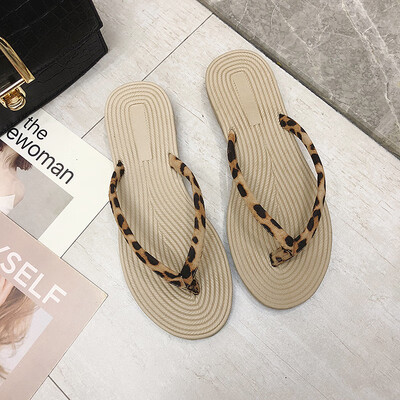 

Herringbone slippers lady summer ins flat toes out fashion students wear vacation beach cool