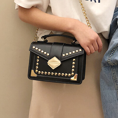 

Bag female 2019 new Hong Kong style wild casual retro rivet fashion lock wide shoulder strap shoulder Messenger bag