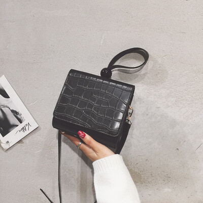 

Tailored Women Retro Serpentine Vintage Leather Pearl Messenger Bag Crossbody Bag