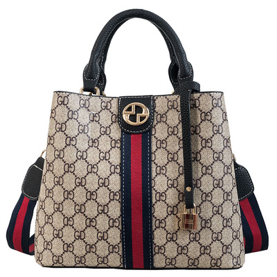 

The trend of womens bags is full of fashion one shoulder one shoulder