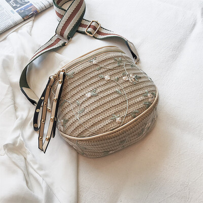 

New lace woven bag female 2019 new Korean version of the wild single shoulder slung fashion broadband leisure saddle bag