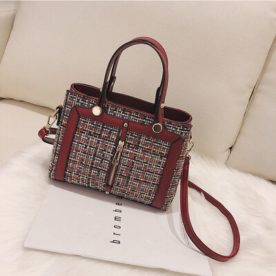 

Small bag female 2019 new wave Korean version of the wild Messenger shoulder shoulder fashion casual shopping bag shaped woolen small square bag