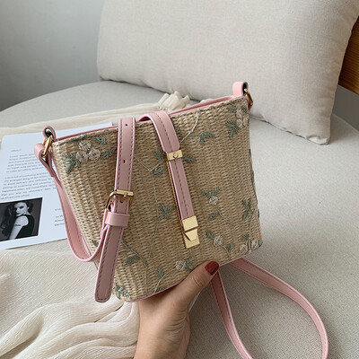 

Summer woven lace bag female 2019 new Korean version of the wild single shoulder slung fashion straw casual bucket bag