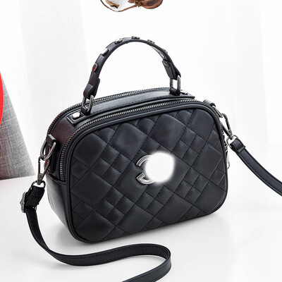 

Korean version of the 2019 spring&summer new embroidered line shoulder diagonal package cool fashion casual ladies small square bag