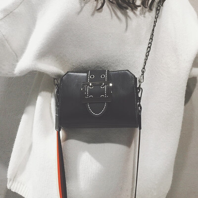 

Chic bag female 2019 new retro wide shoulder strap Messenger bag Korean version of the wild ins super fire shoulder small square bag