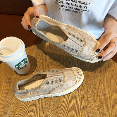 

Korean students wear thick-bottomed Raffles shoes in summer with modern lace breather shoes