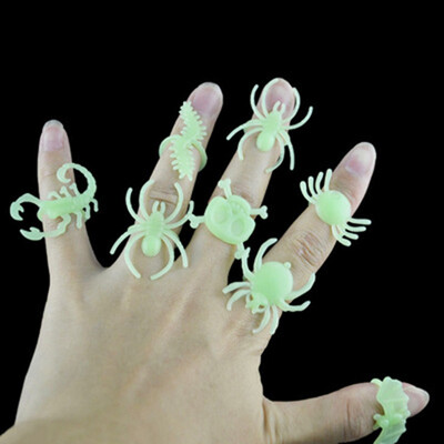 

Plastic Bat Insects Spider Luminous Jewelry Ring Halloween Party Supply