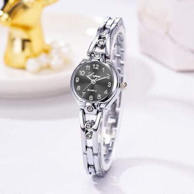

RM Casual Fashion Digital Scale Dial Alloy Diamond Watch Strap Ladies Quartz Watch