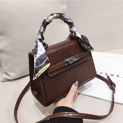

Harbor style texture small bag female 2019 new wave wild single shoulder slung portable fashion lock retro Kelly bag