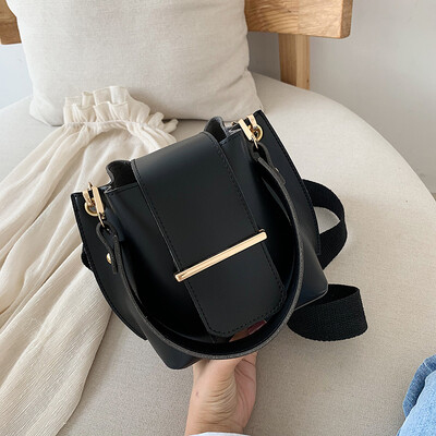 

Chaohan version 100 small bag summer simple portable womens bag new 2019 fashion bucket bag single shoulder oblique satchel bag