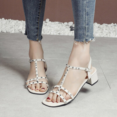 

Square-headed thick-heeled open-toed buckle sandals for women at night with medium-heeled riveted Roman shoes