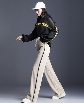 

Corduroy pants women 2018 fall new wide-leg pants with a high waist to show thin side stripes pendant pants