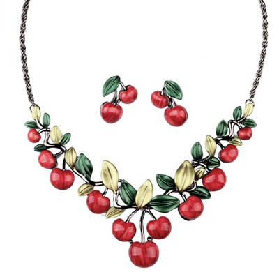

2Pcs Women Girls Retro Red Cherry Leaf Necklace Earrings Sets Collarbone Chain Jewelry Set Bridal Accessories