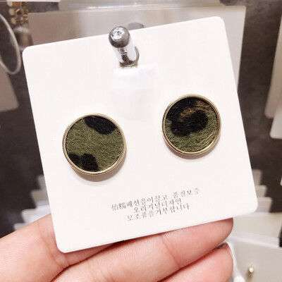 

Plush Leopard shape Round Circle Stud Earrings