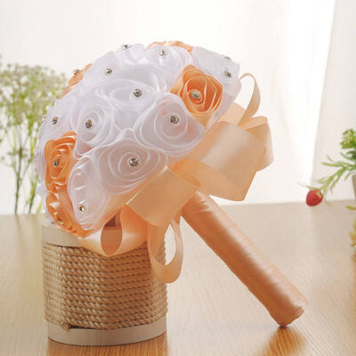 

White Artificial Foam Roses Hand Flowers Sweet Wedding Bouquet Bridal Flower with Lace&Pearl White Wedding Supplies