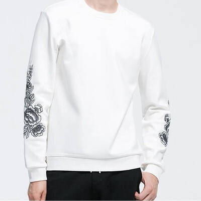 

Mens new Korean version of the tide brand simple solid color comfortable bottoming shirt loose floral embroidery round neck long-sleeved sweater