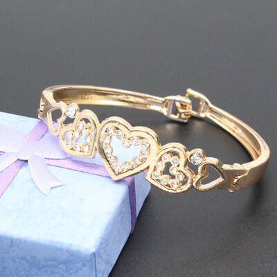 

New Fashion Women Lady Gold Plated Crystal Cuff Bangle Love Heart Charm Bracelet