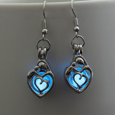 

Halloween Luminous Earrings Hollowed Out Multicolor Luminous Skull Heart Pendant Earrings
