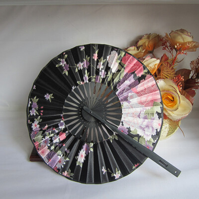 

Hot Sales Elegant Round Hand Held Fans Flower Fabric Bamboo Fans Holiday Wedding Shower Favor