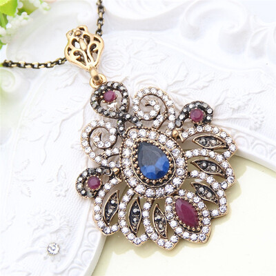 

Antique Turkish Ladies Pendant Necklaces Retro Gold Color Butterfly Hollow Out Crystal Women Necklace Wedding Festival Jewelry