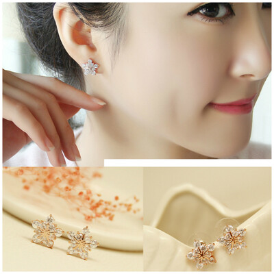 

Crystal snowflake Earrings Super flash stars Female Anti-allergy S925 silver needle Jewelry wedding Lovers birthday Gifts