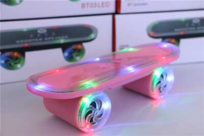 

Новая идея с подсветкой Наружный Scooter Беспроводная Bluetooth-аудиокарта Динамики BT03LED Сабвуфер