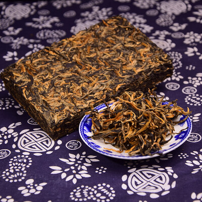 

Fengqing Honey Golden Buds Dianhong Dian Hong Yunnan Золотой черный чайный кирпич 250г