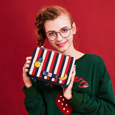 

Artmi Artemi bag female tide Korean version of the wild shoulder fashion striped chain Messenger bag female navy blue white red color