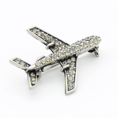 

Мода Женщины Plane Брошь Pin Stewardess Логотип Пилот Знак Австрия Rhinestone Броши Броши Знак Ювелирные изделия Lucky Flying Cors