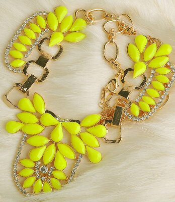 

New Fashion Europe Womans Retro Sweet Alloy Crystal Necklaces Pendants