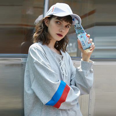 

PASS2018 autumn woven collar long sleeve t-shirt female gray lips print strange girl jacket tide 6830111222 flower gray M
