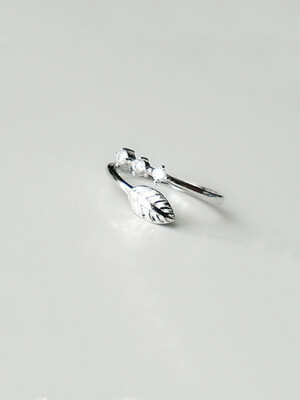 

ONICE 925 Sterling Silver Rings Features Leaf Star Design WQJ028