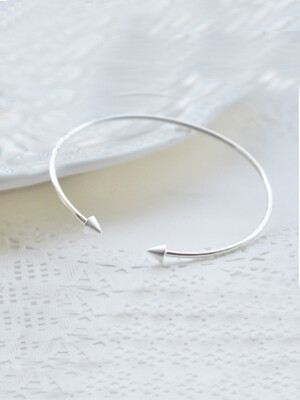 

ONICE 925 Sterling Silver Bangle Features Lucky Cone Design WQZ006