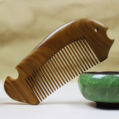 

Jingdong supermarket] beauty Square natural green sandalwood comb hair care comb anti-static LT1011