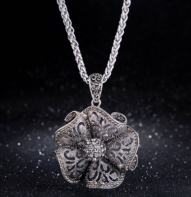 

New sweater chain original retro trend hollowed out long necklace unique personality foreign trade accessories