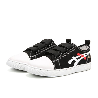 

2018 autumn canvas shoes couple small white shoes male students Korean shoes trend Hong Kong wind wild skate shoes