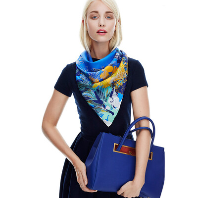 

Mario Gucci MARJA KURKI square wise choice Silk hand curling European&American style elegant lady scarf blue 1X120233