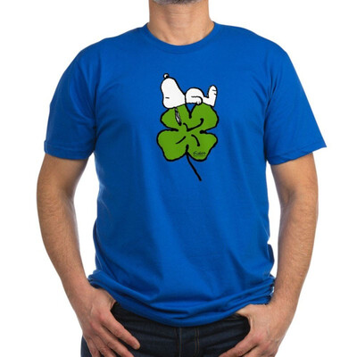 

CafePress Snoopy Hugging Clover - Mens Fitted T-Shirt Stylish Printed Vintage Fit T-Shirt