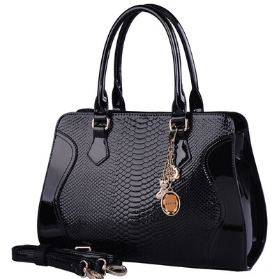 

Gold fox (FOXER) relief type serpentine elegant female bag leather hand messenger bag 926012F1A black