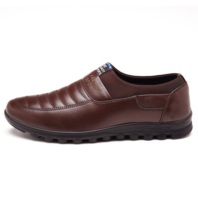 

Men's business casual Cowhide leather shoes sets foot