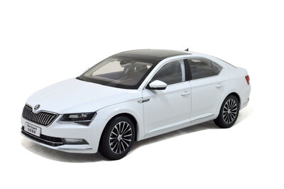 

118 scale Skoda SuperB 2015 diecast model car white
