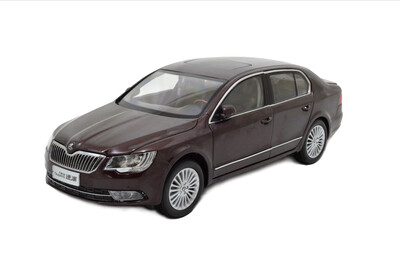 

1:18 Skoda SuperB 2013 diecast model car red