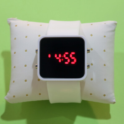 

Multicolor Unisex Мужчины женщины LED силиконовой лентой цифровые спортивные наручные часы