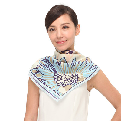 

Margaret Gucci MARJA KURKI large square silk scarf Europe&the United States wind autumn&winter flowers pattern silk silk scarves blue 1O12R230