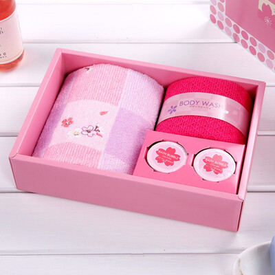 

Japan Uchino (UCHINO) little bee 4 sets of towels gift box cute cartoon birthday gift scarf / bath towel / bath salt yellow 28 * 16 * 6cm