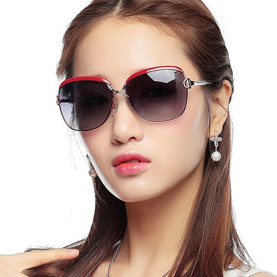 

Jingdong supermarket three of the TANS sunglasses female polarized sunglasses women tide cool sunglasses 8502 white box gray